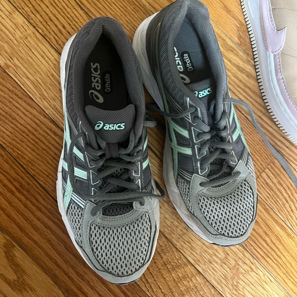 ASICS sneakers size 7 - Picture 1 of 4